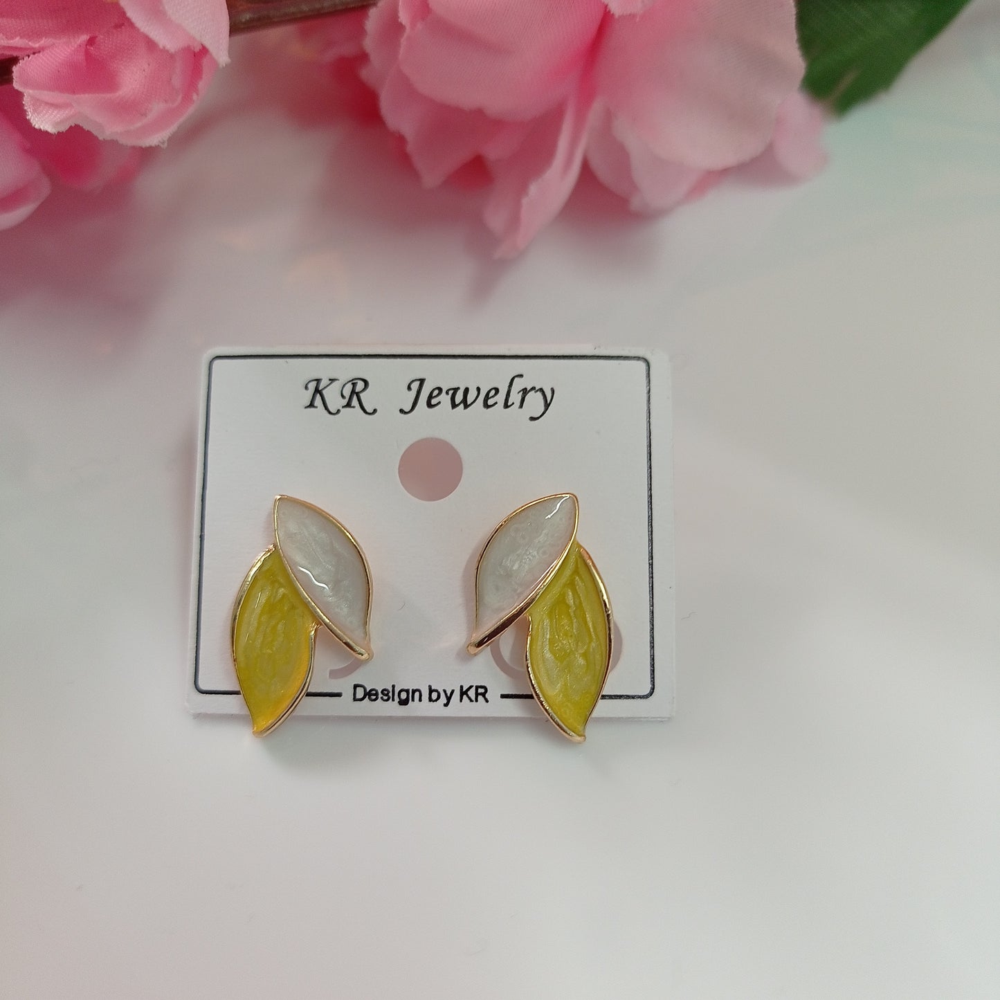 Yellow & White Leaf