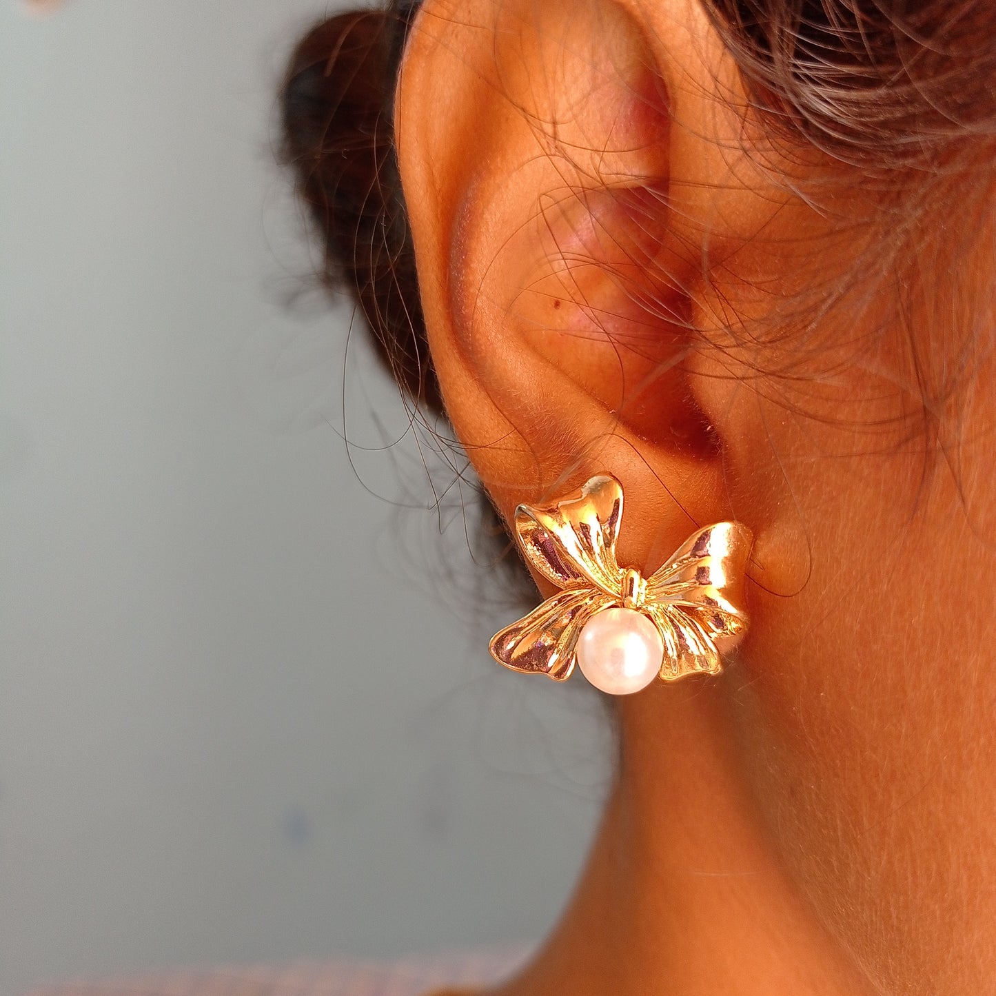 Gold Bow Stud